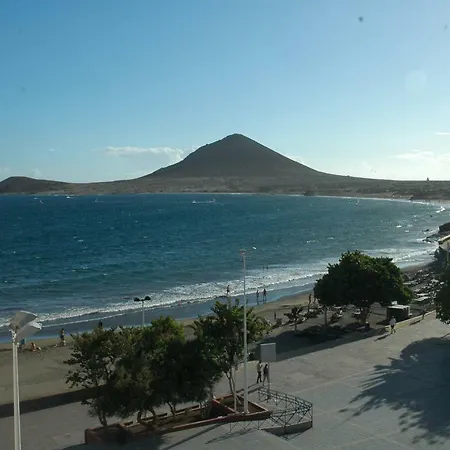Lovely Flat With Sea-view, 1 Minute Walk To Apartment